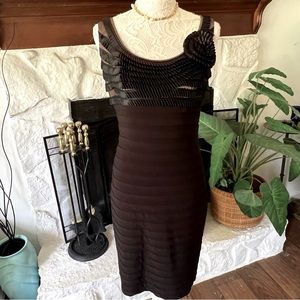 Adrianna Papell little black dress sleeveless size 6